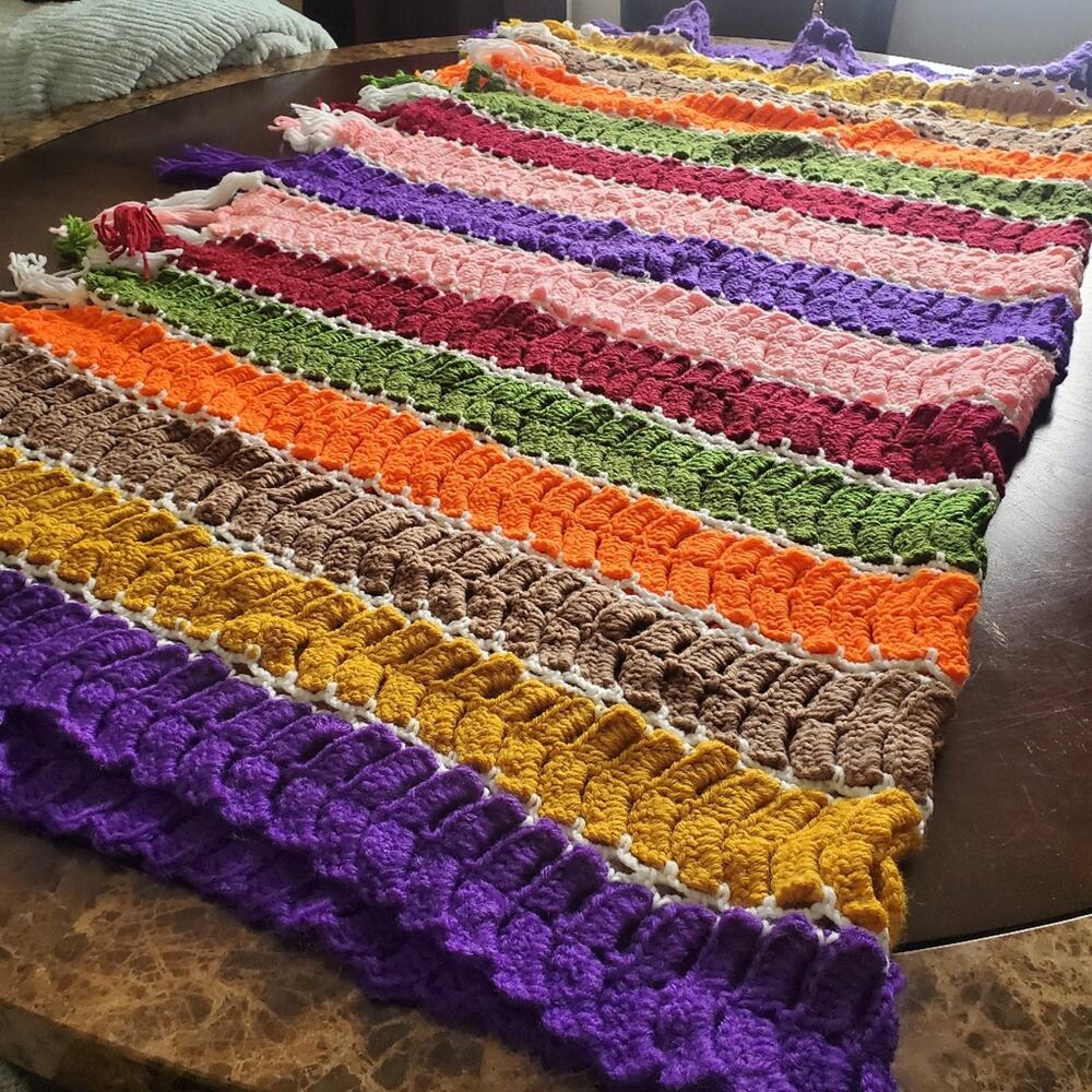 Vintage Colorful yarn fringed crocheted throw blanket EUC